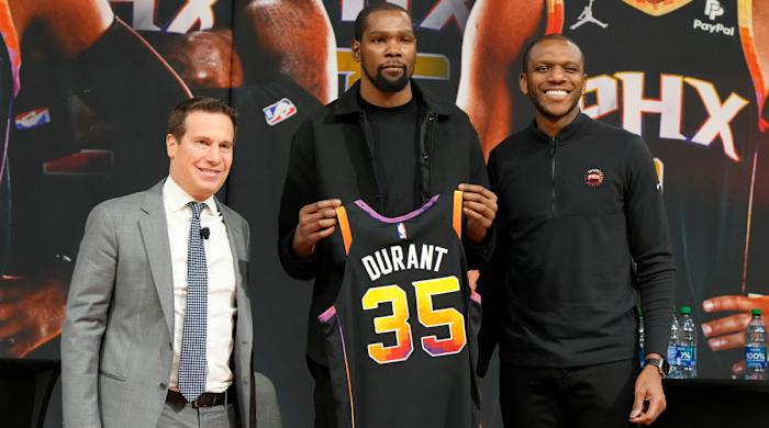 Suns owner Mat Ishbia, forward Kevin Durant and GM James Jones pose for a photo during Durant’s introductory press conference.